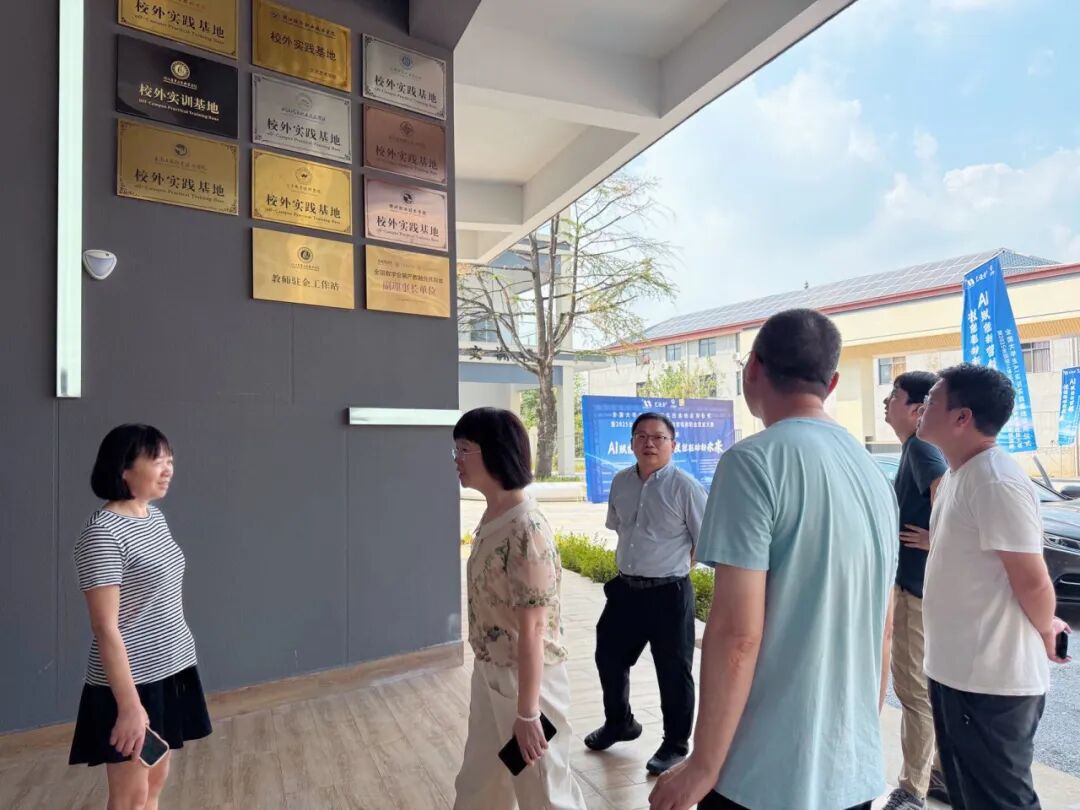 领导探访！一句话形容直播间太绝！